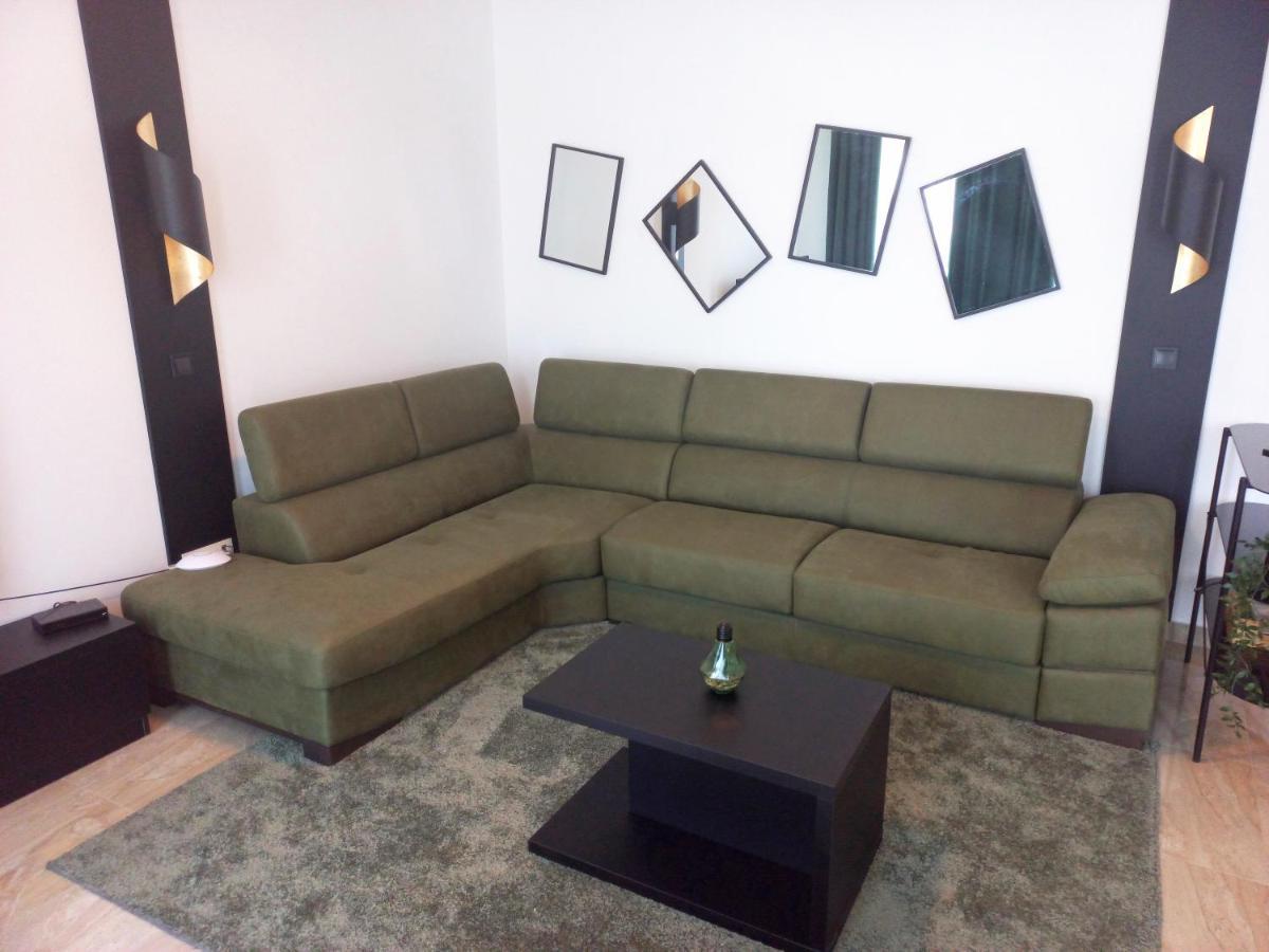 Flabelline Apartment Bar