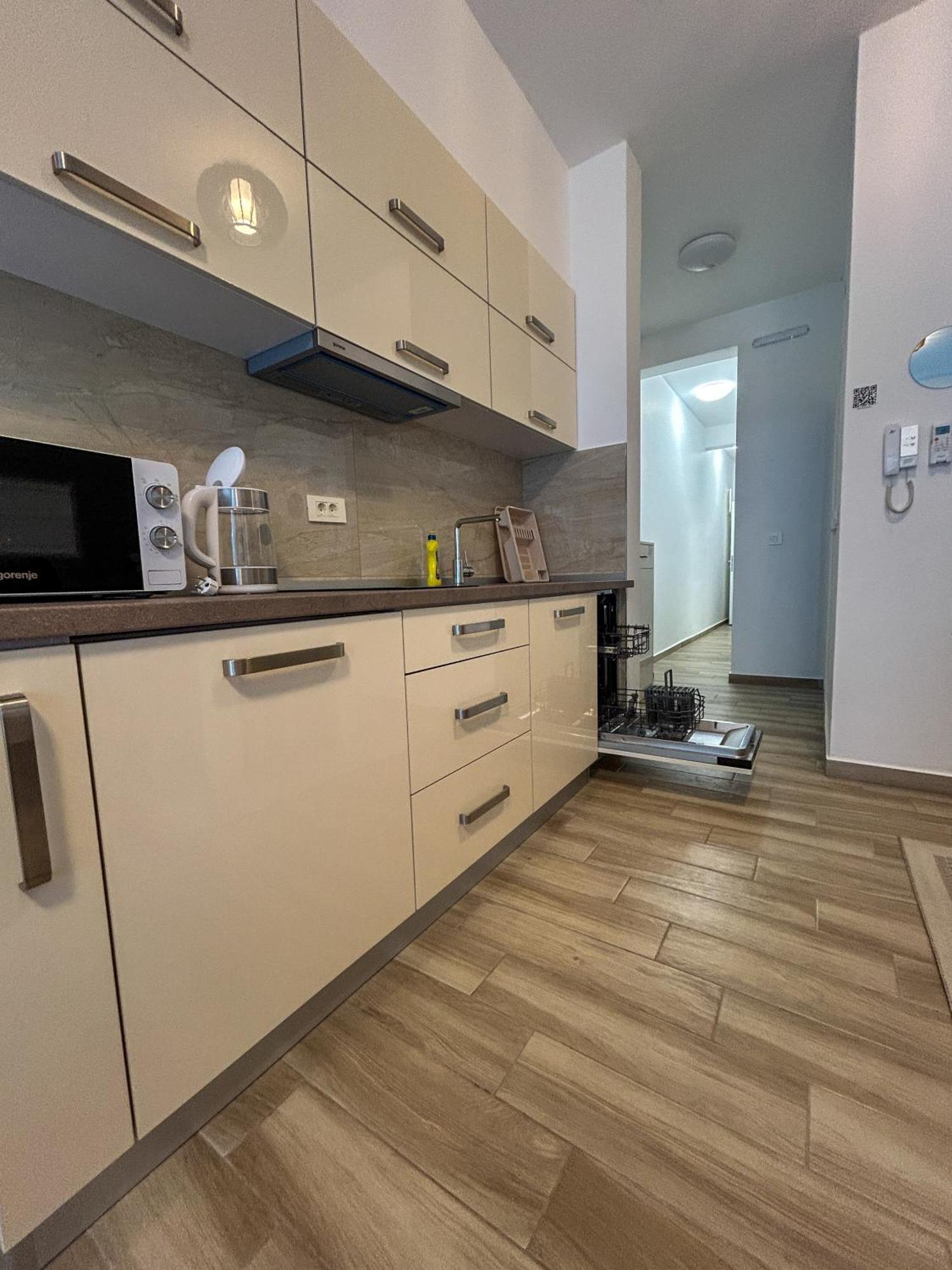 Flabelline Apartment
